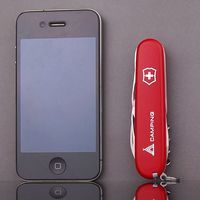 Комплект Нож Victorinox Camper Red 1.3613.71 + Чехол с фонариком Police